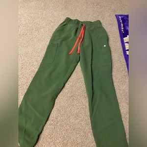 XSP FIGS DARK OLIVE Yola High Waisted - Petite Skinny Scrub Pants